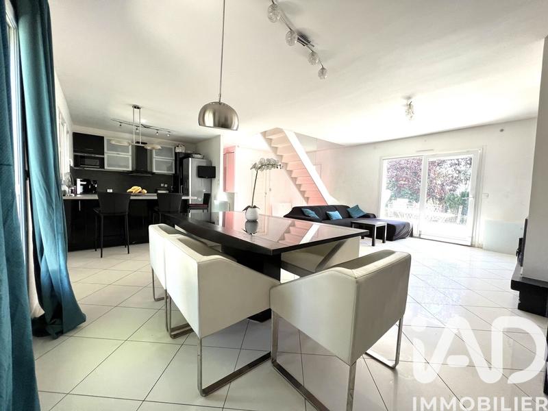 Maison - 166 m² - 8 pièces