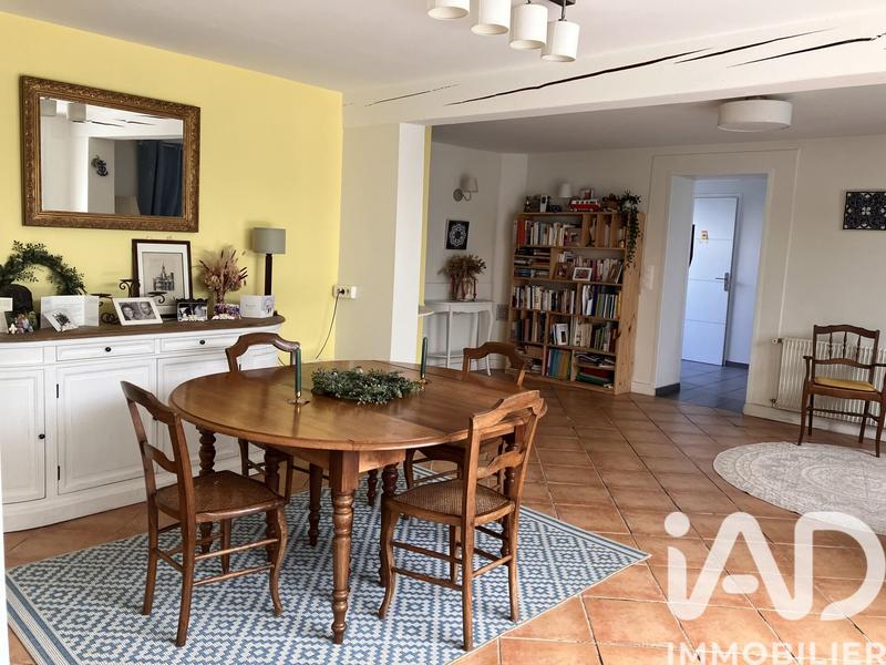 Maison - 210 m² - 10 pièces