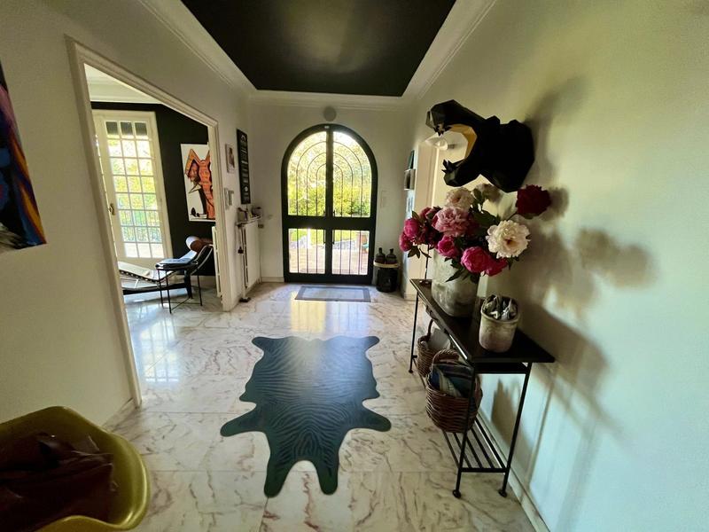 Maison - 298 m² - 10 pièces