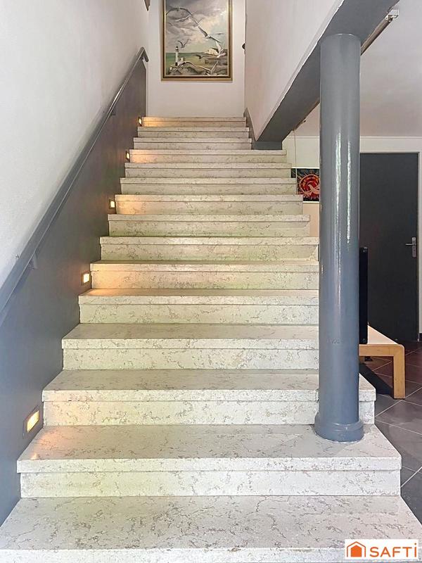 Maison - 240 m² - 7 pièces