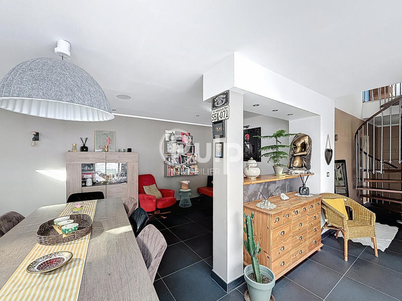 Maison - 194 m² - 7 pièces