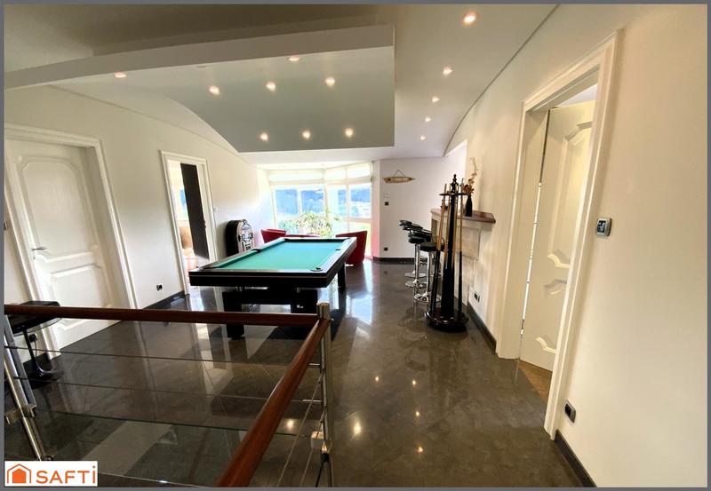 Maison - 230 m² - 7 pièces