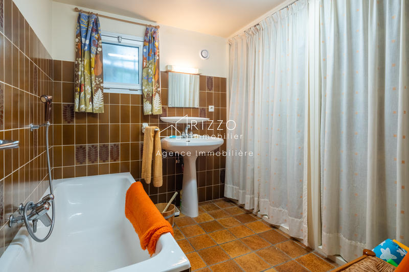 Maison - 200 m² - 6 pièces