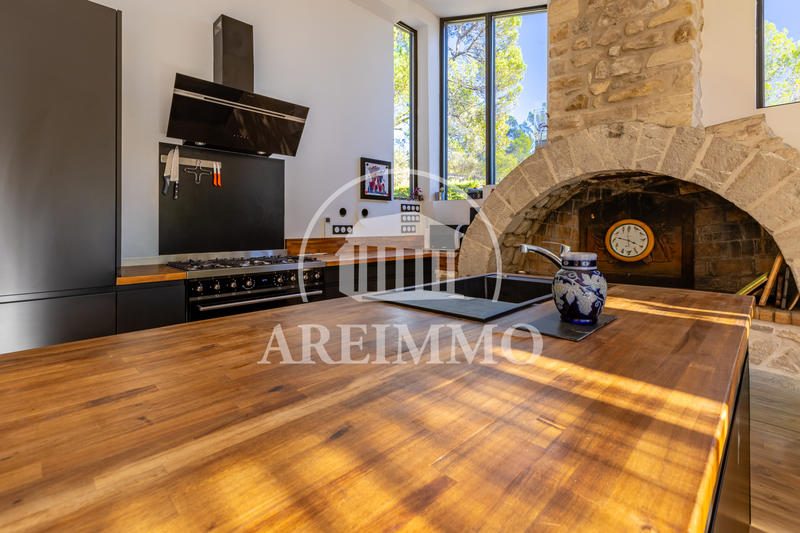 Maison - 228 m² - 11 pièces