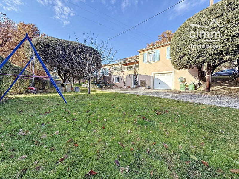 Villa - 288 m² - 9 pièces