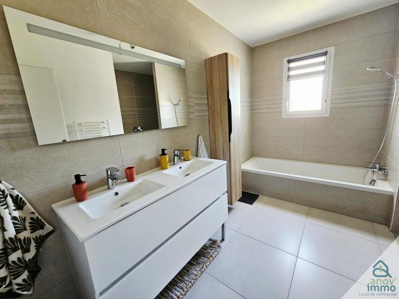 Maison - 92 m² - 4 pièces