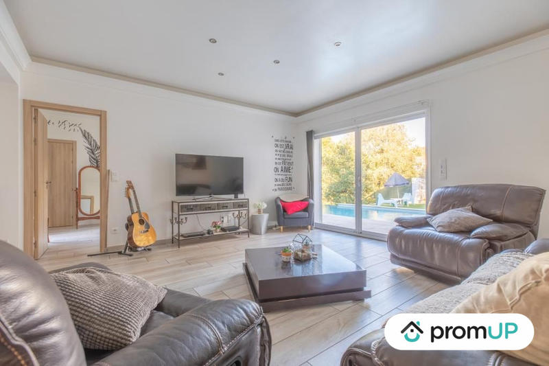 Maison - 240 m² - 7 pièces