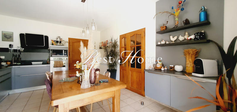 Maison - 230 m² - 8 pièces