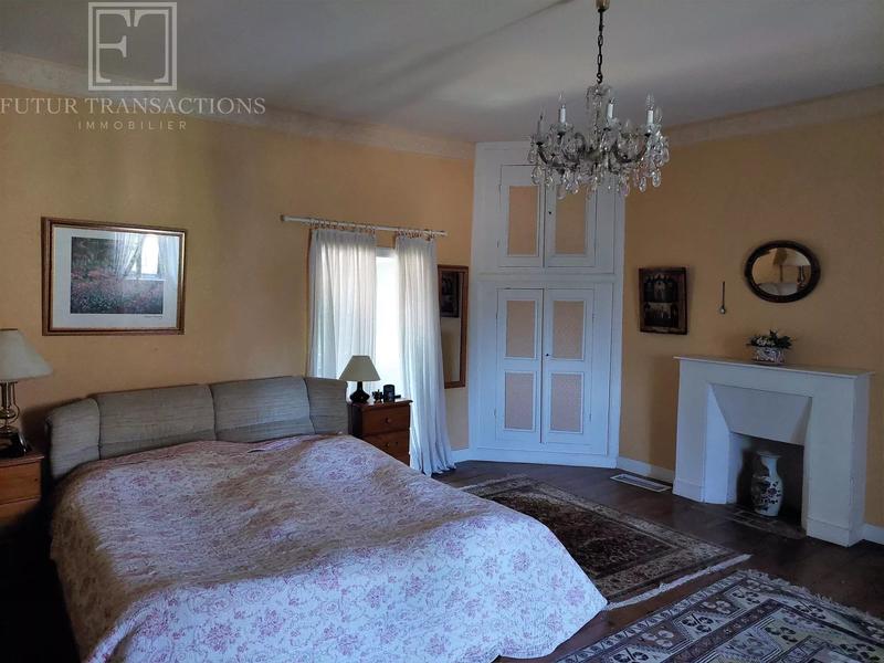 Propriété - 288 m² - 9 pièces