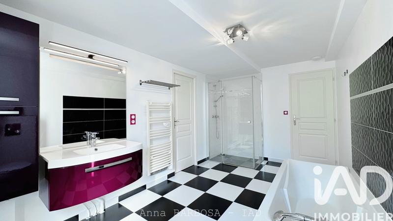 Maison - 361 m² - 7 pièces