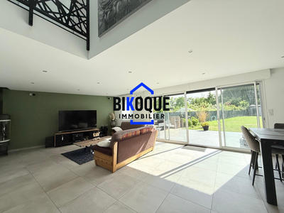 Maison - 177 m² - 6 pièces