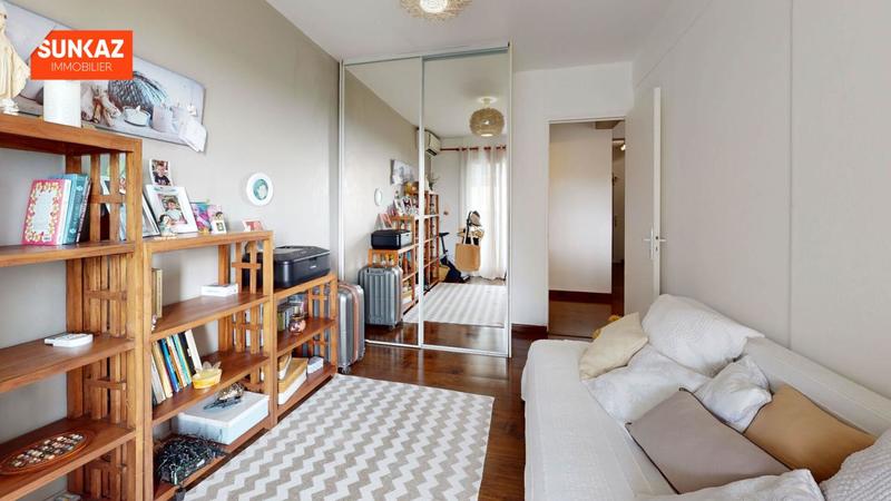 Appartement - 95 m² - 4 pièces