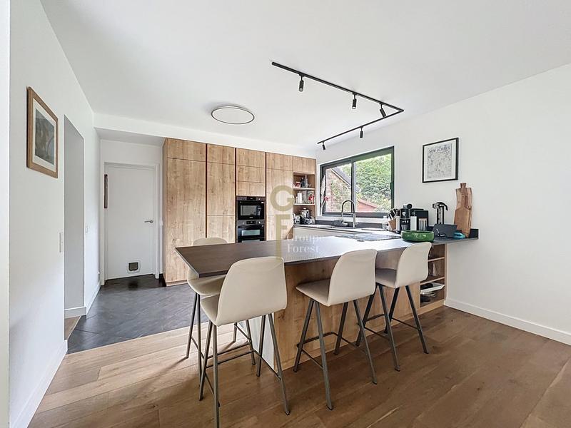 Maison - 245 m² - 9 pièces