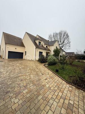 Maison - 210 m² - 9 pièces