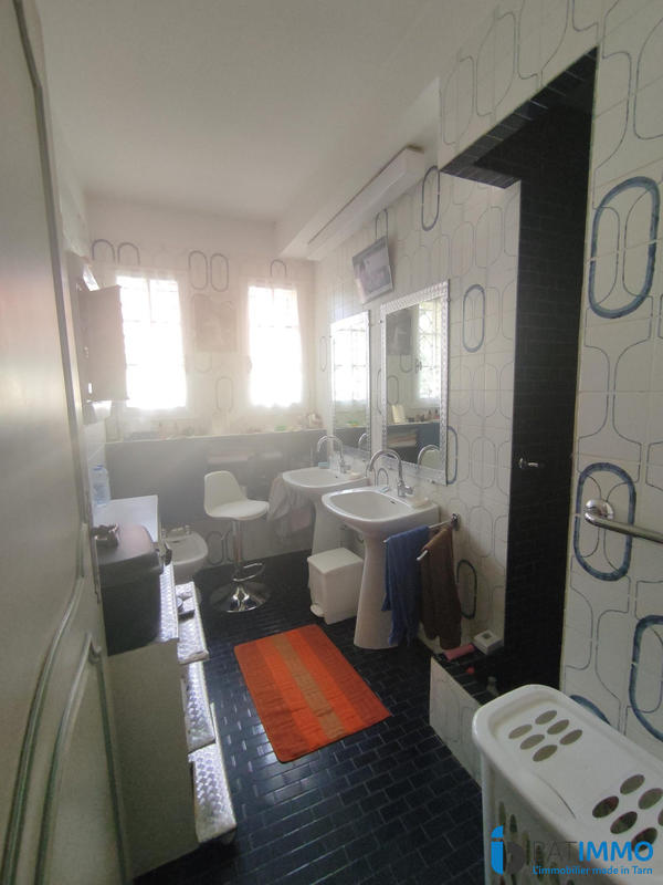 Maison traditionnelle - 195 m² - 10 pièces