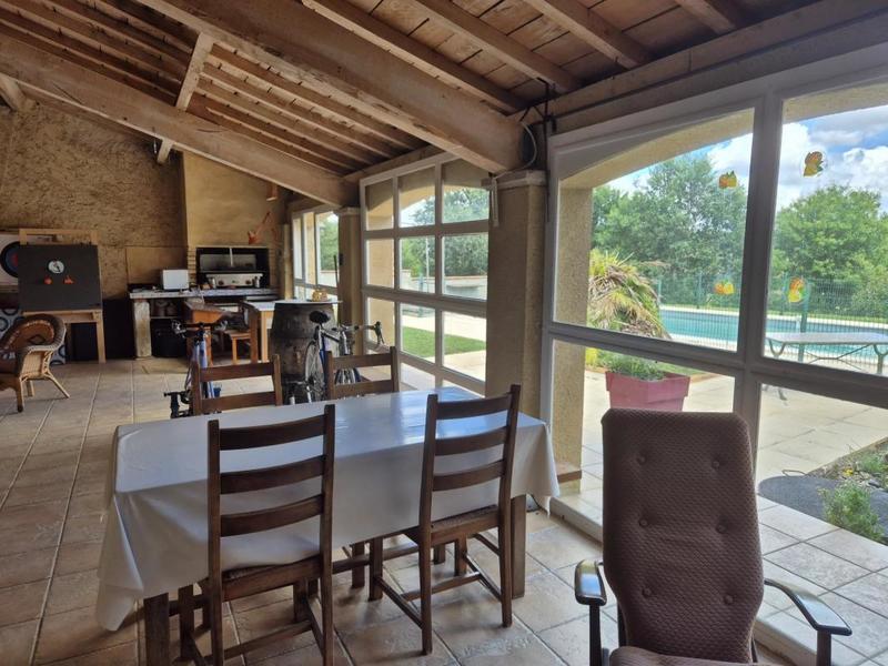 Propriété - 400 m² - 10 pièces