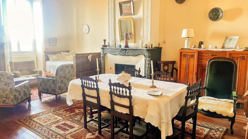 Maison de village - 320 m² - 8 pièces