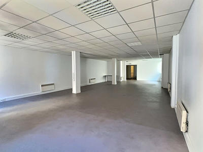 Local commercial - 250 m² - 5 pièces