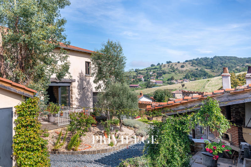 Propriété - 304 m² - 6 pièces