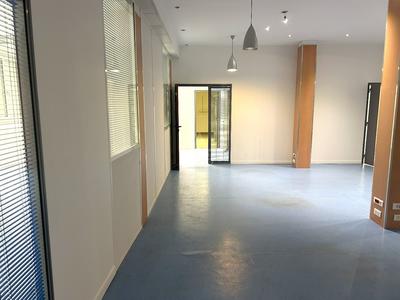 Immeuble de bureaux - 681 m²
