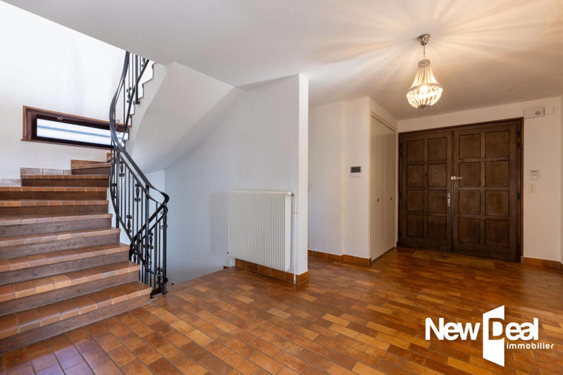 Maison - 230 m² - 7 pièces