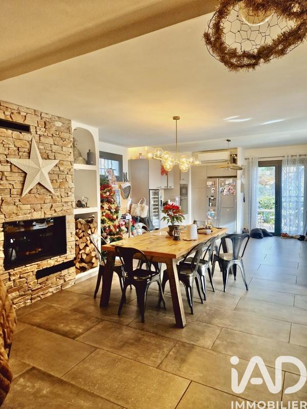 Maison - 267 m² - 11 pièces