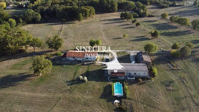 Maison - 340 m² - 5 pièces