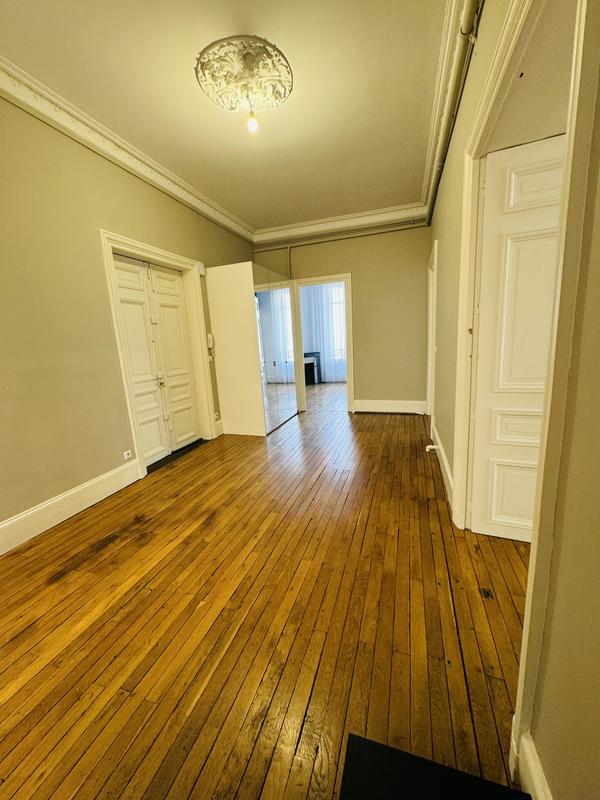 Appartement - 200 m² - 7 pièces