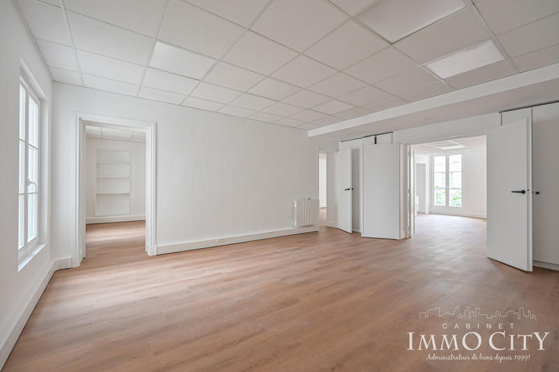 Bureau - 150 m² - 6 pièces