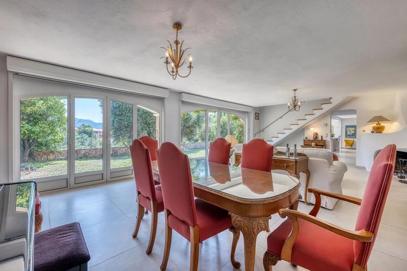 Maison - 195 m² - 6 pièces