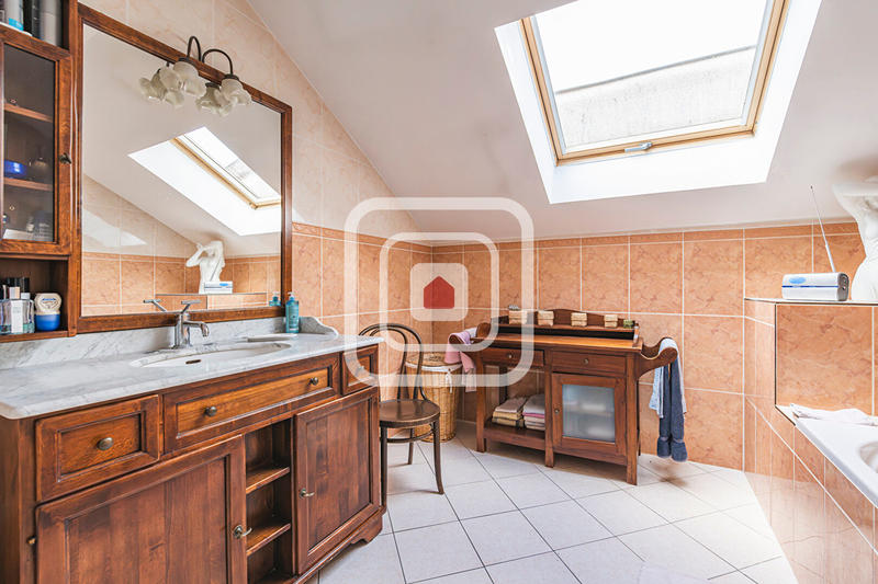 Maison - 192 m² - 6 pièces