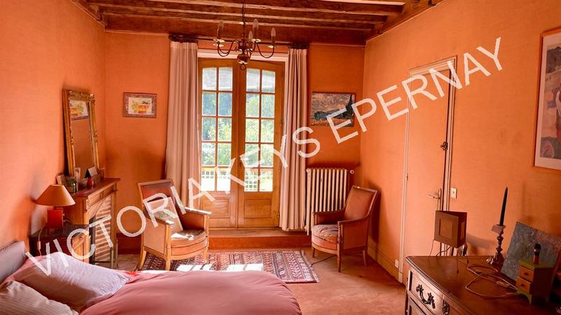 Propriété - 289 m² - 11 pièces