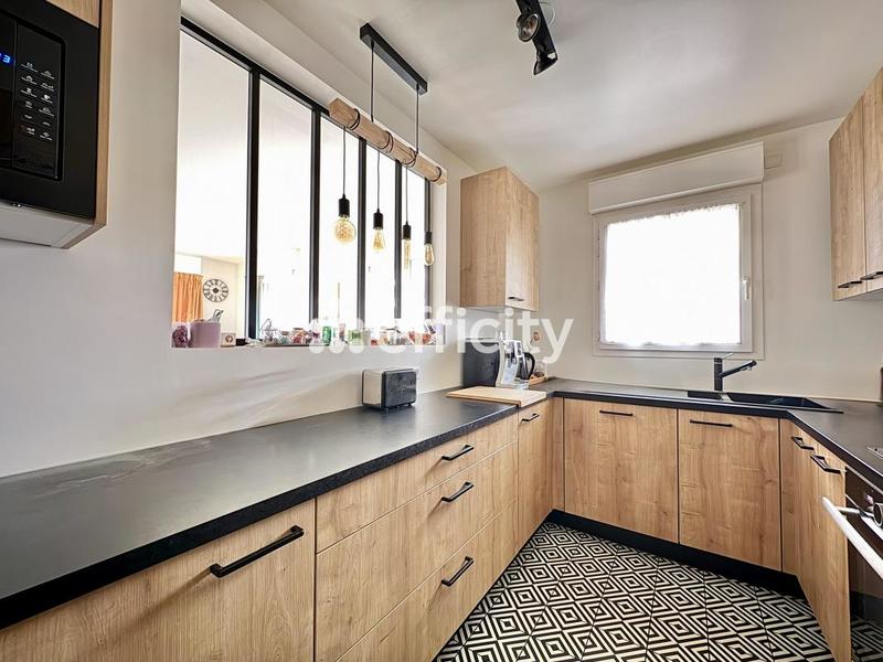 Appartement - 90 m² - 4 pièces