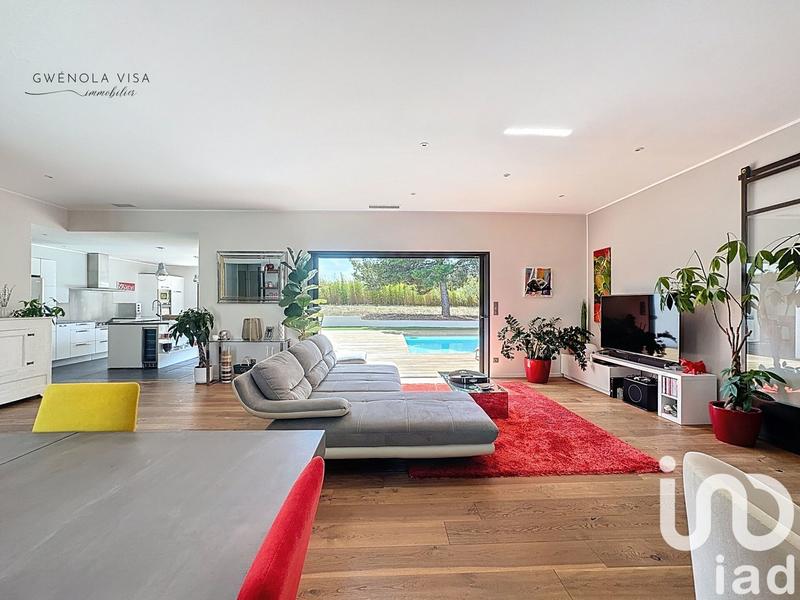 Maison - 260 m² - 6 pièces