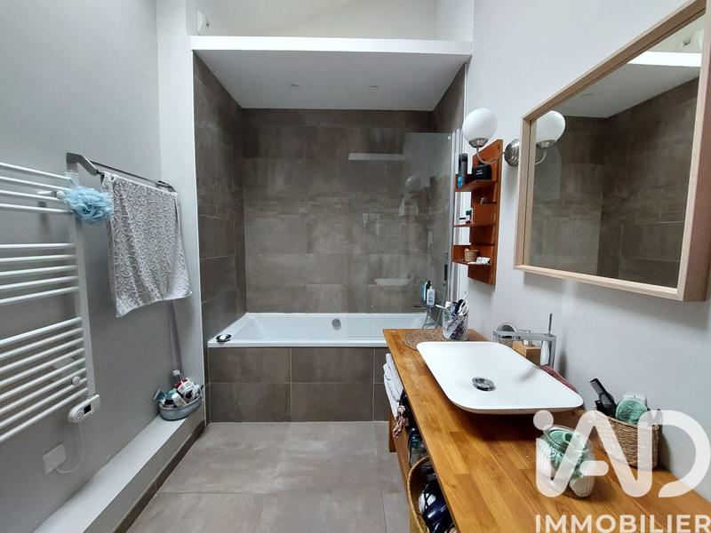 Maison - 217 m² - 7 pièces