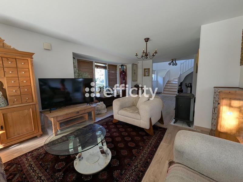 Maison - 232 m² - 8 pièces