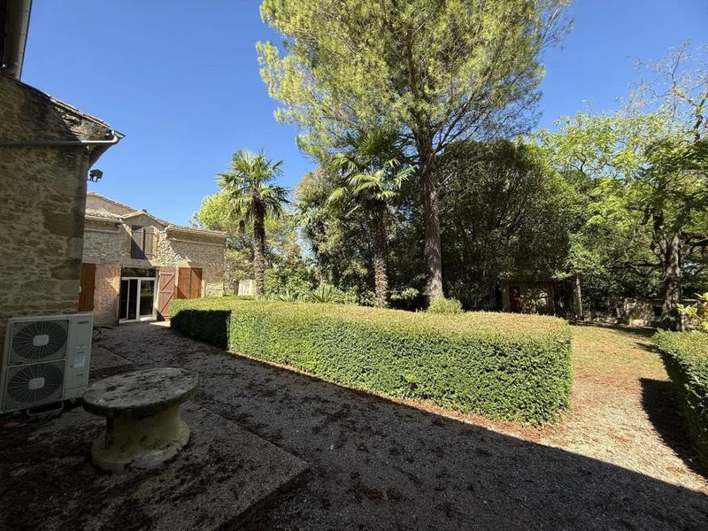 Maison - 295 m² - 9 pièces