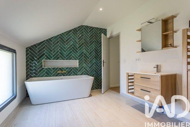 Maison - 200 m² - 6 pièces