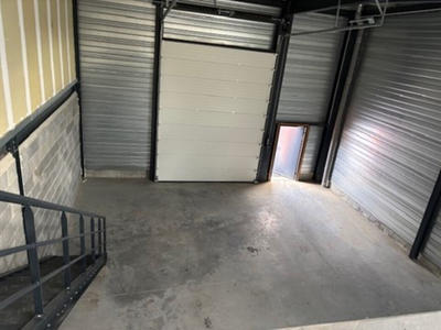 Local d'activité / Entrepôt - 171 m²