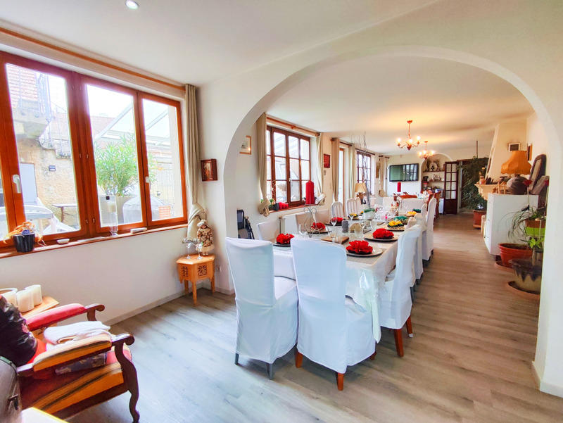 Maison - 319 m² - 12 pièces