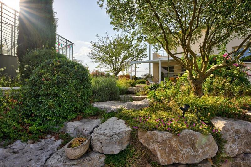 Maison - 240 m² - 8 pièces