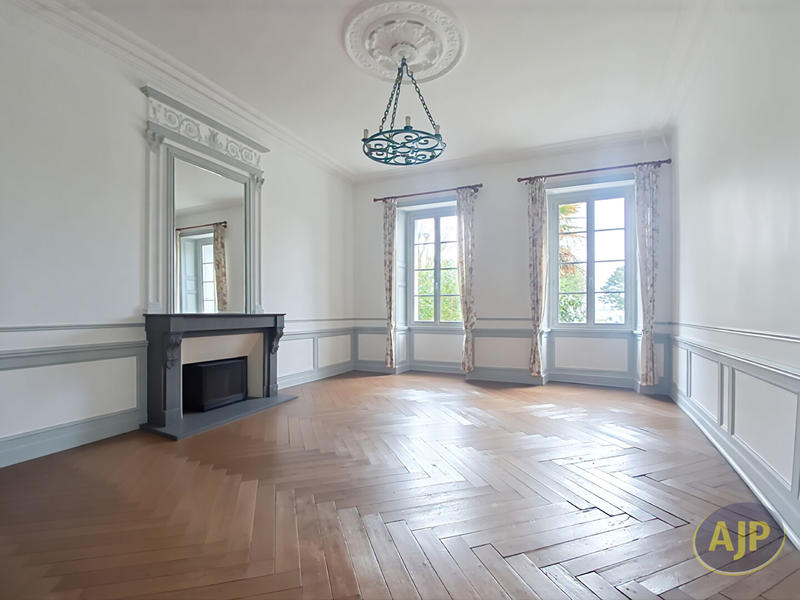 Maison - 182 m² - 7 pièces