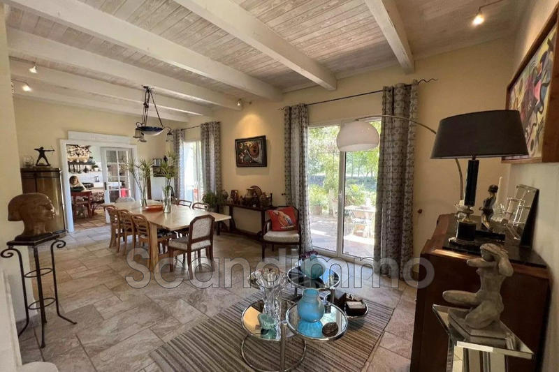 Villa - 213 m² - 6 pièces