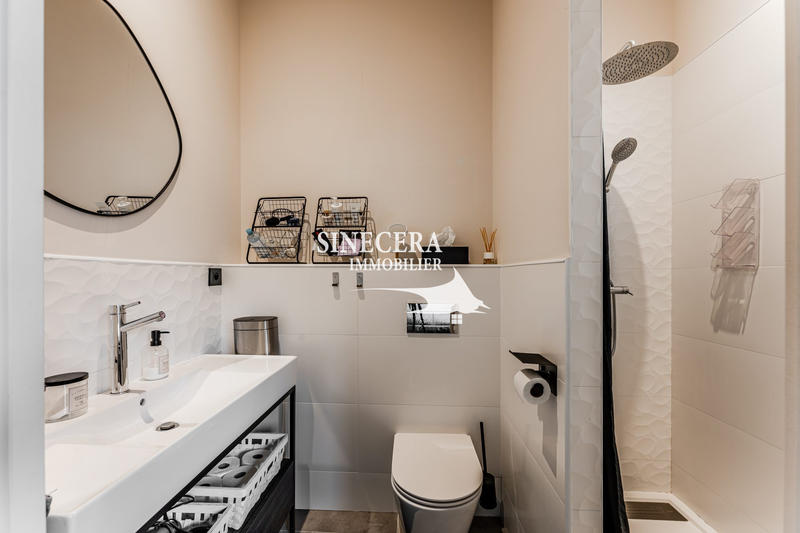 Villa - 285 m² - 8 pièces