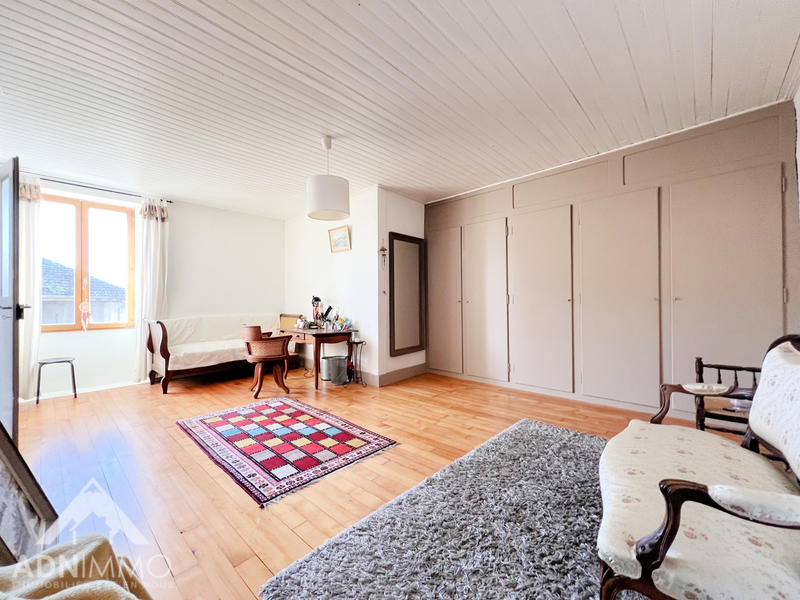 Maison - 205 m² - 6 pièces