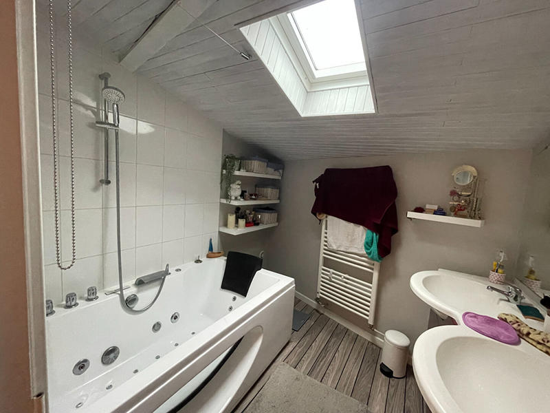 Maison - 183 m² - 7 pièces