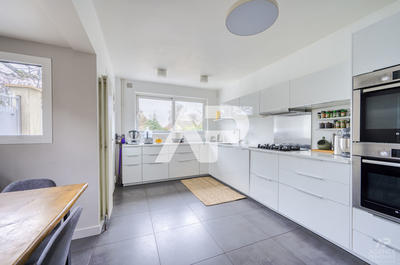 Maison - 240 m² - 6 pièces