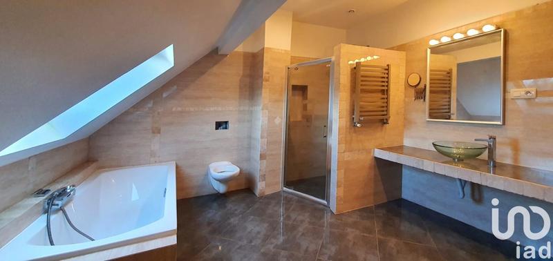 Maison - 221 m² - 11 pièces