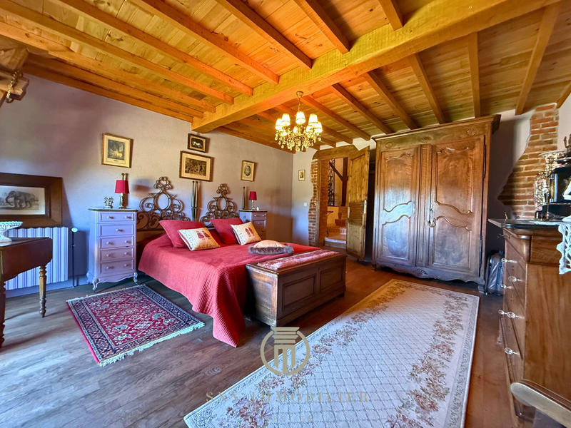 Propriété - 236 m² - 7 pièces