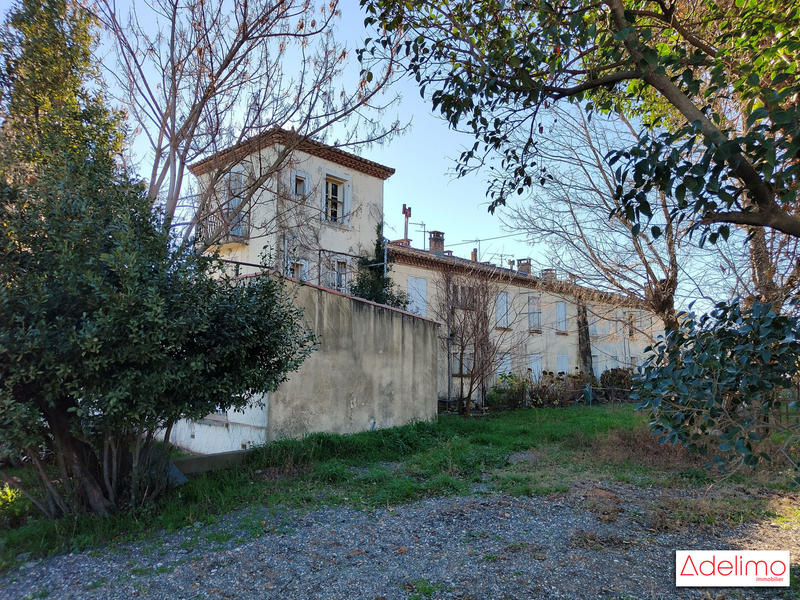 Mas - 1 582 m² - 15 pièces